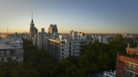 Amanecer en Mendoza. Anticipan viento Zonda. Orlando Pelichotti / Lo Andes