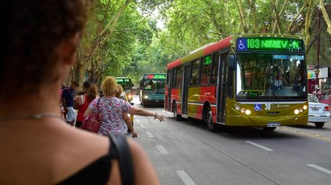 El Gobierno oficializó el aumento del costo del transporte público en más de un 50%