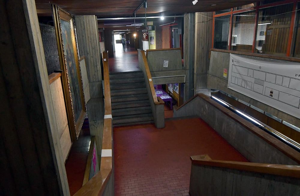 Comenzó el  paro en las escuelas, facultades y unidades académicas de la  Universidad Nacional de Cuyo anunciado por  Fadiunc  y hasta el sábado 1 de abril).Facultad de Ciencias PolíticasFoto : Orlando Pelichotti