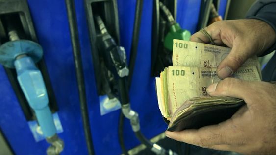 Los combustibles registran aumentos permanentes, en una repetición que ya no causa sorpresa pero sí indignación. Foto: Orlando Pelichotti