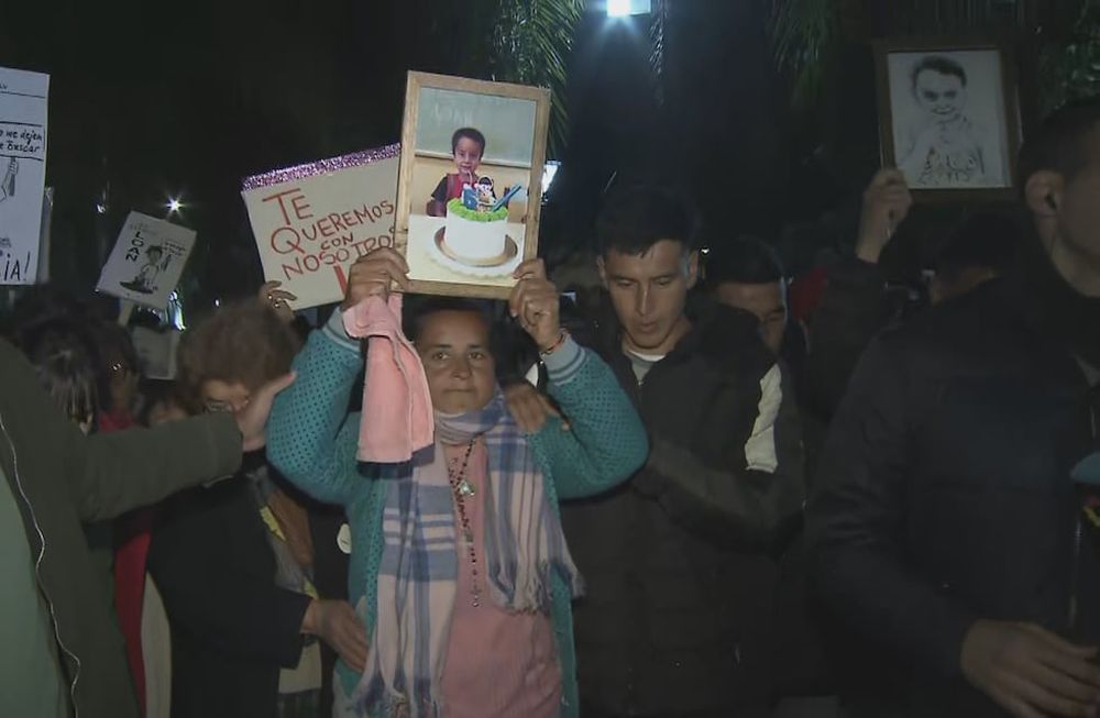 Marcha por Loan este viernes, día en el que ordenaron la detención de Laudelina Peña. (TN)