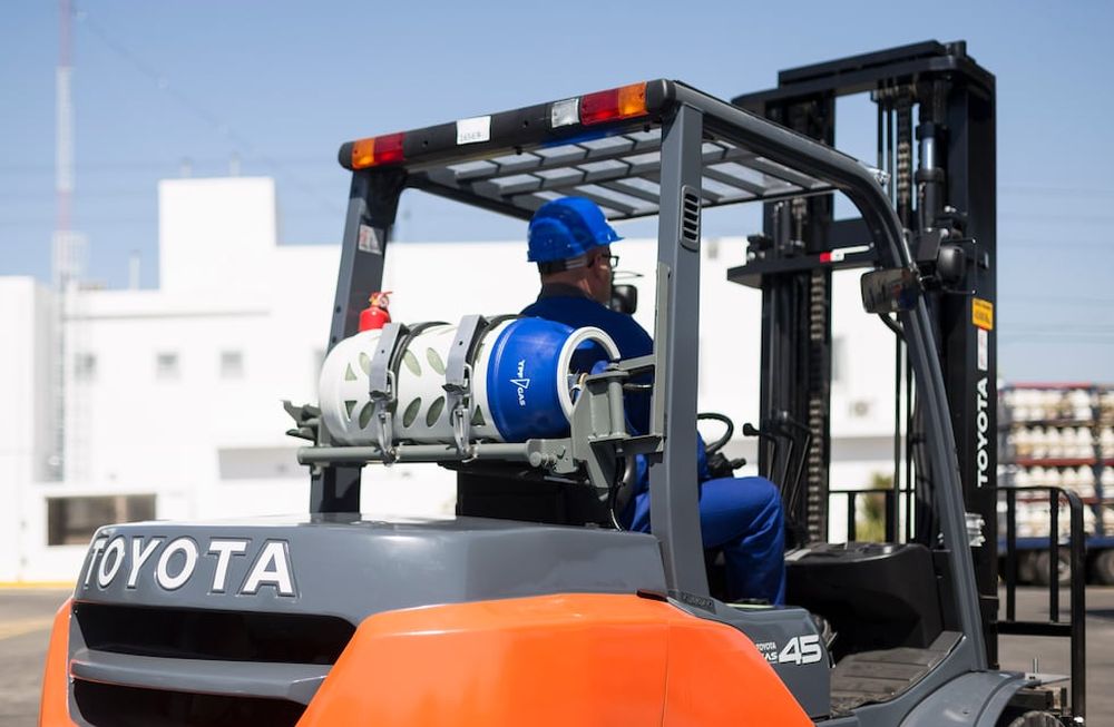 Toyota Material Handling recomendará la utilización del GLP YPF Gas en sus autoelevadores.