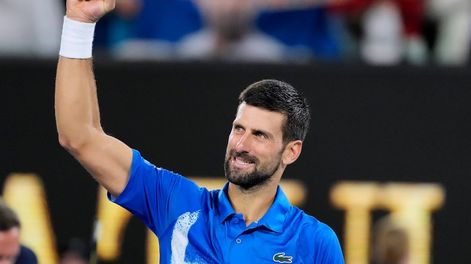 Los Andes | El tenista serbio Novak Djokovic celebra su victoria en el Abierto de Australia, en Melbourne, Australia. (AP Foto/Vincent Thian)