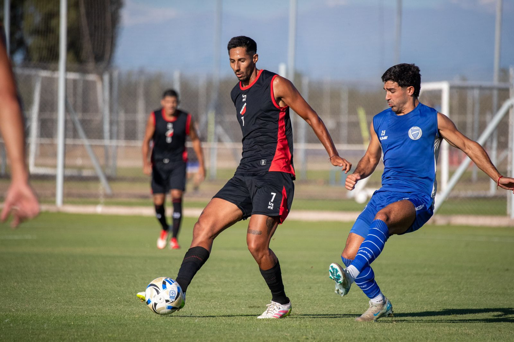 En el predio de Coquimbito, Tombinos y Botelleros disputaron dos amistosos de cara al inicio del campeonato. Ganó el Cruzado en ambas ocasiones. 
