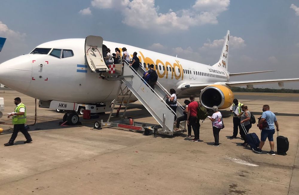 Una aerolínea low cost ofrece vuelos con 20% de descuento a jubilados: cómo comprar (Foto archivo)