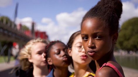 Netflix está en problemas: incriminaron a la plataforma por producir el film obsceno ‘Guapis’”