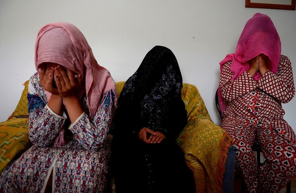 Ola de denuncia de mujeres por acoso agita el sector de la fresa en España