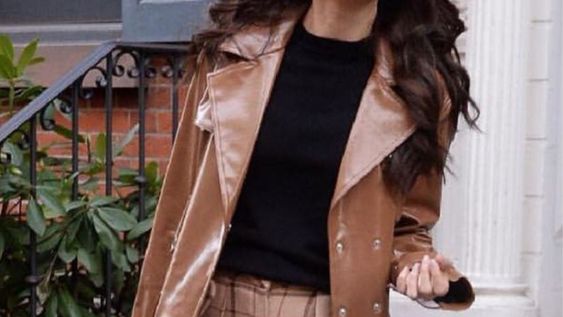 segun una experta en moda, este es el mejor modelo de blusa basica del mundo