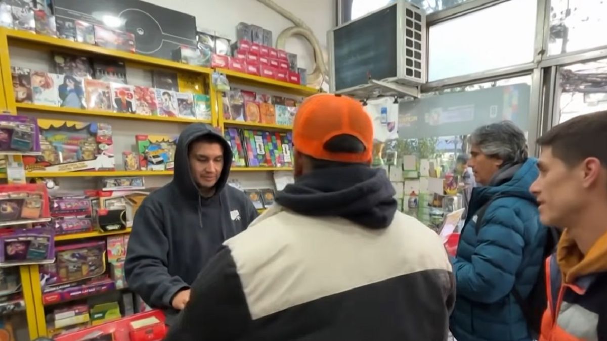 Compran cajas: argentinos arrasan en Chile con el álbum y las figuritas ...