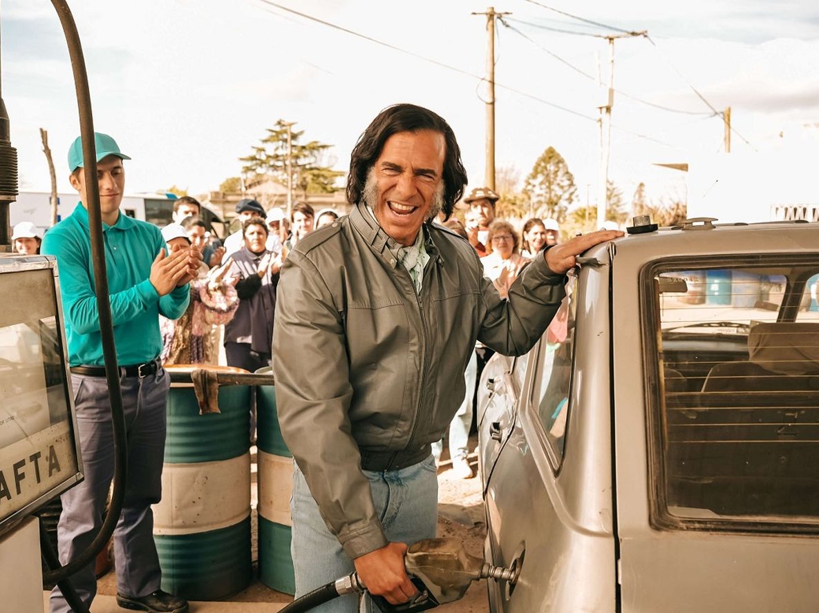 Leonardo Sbaraglia en la serie de Carlos Menem