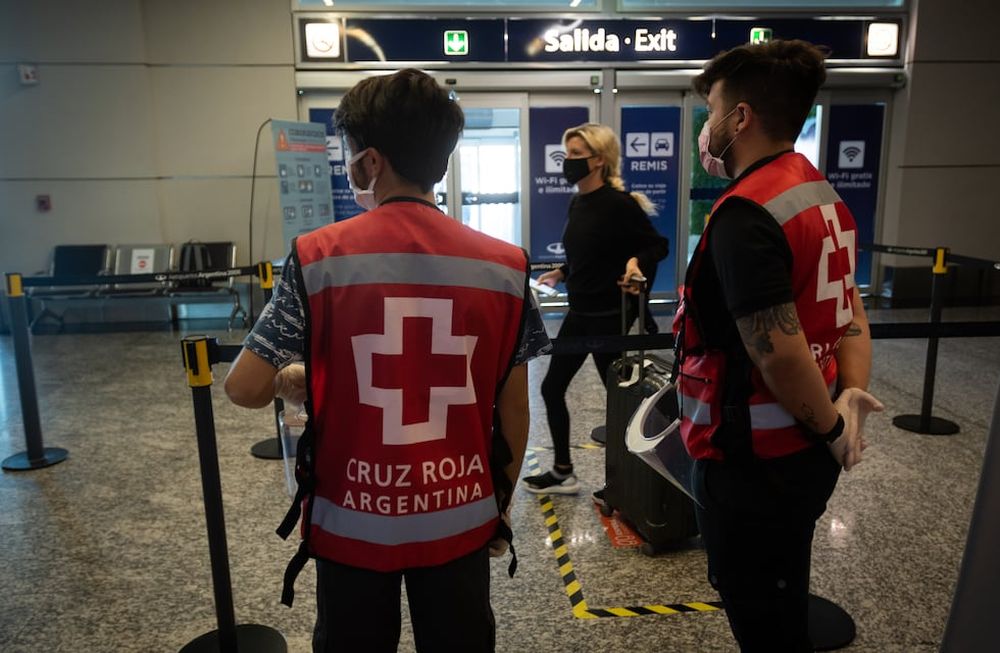 Medidas de prevencion y protocolos sanitarios en cada etapa de los vuelos de Aerolineas Argentinas y en el aeropuerto  Ignacio Blanco / Los Andes