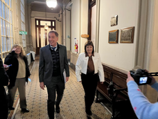Diego Santilli, flamante jefe de Gabinete, flanqueado por Patricia Bullrich, en el Senado.