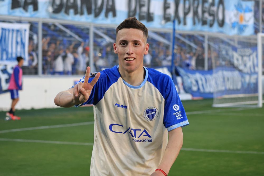 Martínez abrió el marcador para Godoy Cruz con un golazo desde la puerta del área. 