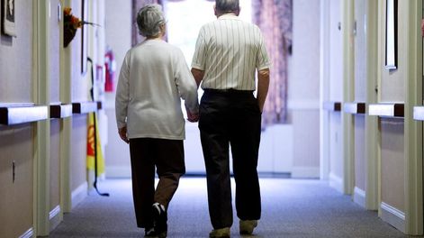 Cuidando la dignidad  al final de la vida - Por Arturo Rando