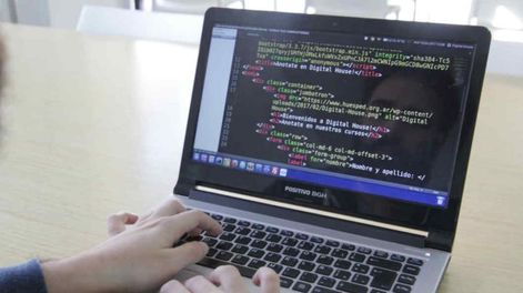 Un estudio a nivel global indica que la inteligencia artificial reemplazará en el futuro el 25% de los empleos. (Digital House)