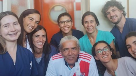 Los Andes | El último día en el Central, Jorge fue agasajado por todos sus compañeros, que le obsequiaron una camiseta de River Plate, el club de sus amores. | Foto: gentileza
