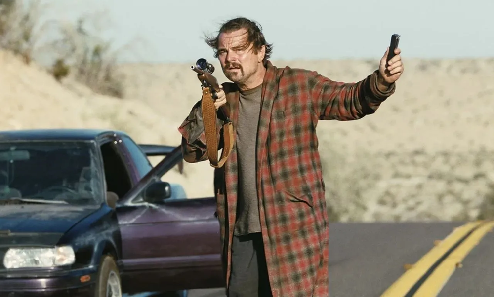 Leonardo Di Caprio en una escena de&nbsp;Una batalla tras otra,&nbsp;dirigida por Paul Thomas Anderson y gran candidata al Oscar.