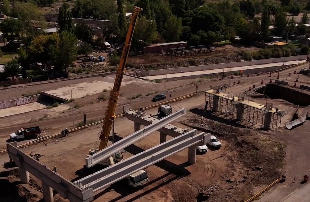 Así son las gigantescas vigas que colocaron sobre el cruce de calle Pueyrredón en la nueva Panamericana