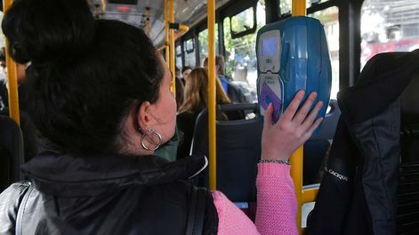 Quiénes pueden tramitar un 55% de descuento en el boleto de colectivo. Foto: Los Andes