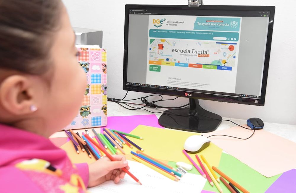 Debe incorporarse en el sistema todo lo concerniente a la informática, herramienta que será imprescindible para el desempeño de estas generaciones de niños. / Foto: Mariana Villa
