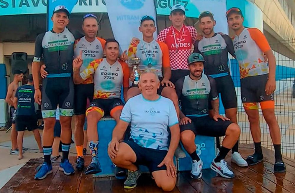Foto para la historia. El elenco vencedor de la tradicional vuelta esteña dirigido por el experimentado Alberto Cataldo.
