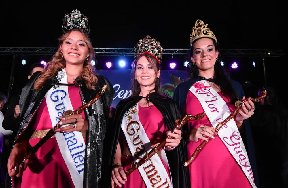 Vendimia: Guaymallén eligió a Julieta Lonigro como su reina, sin el aval del municipio. Al centro, la reina. A su lado, la virreina y la Flor de Guaymallén. foto: Mariana Villa / Los Andes