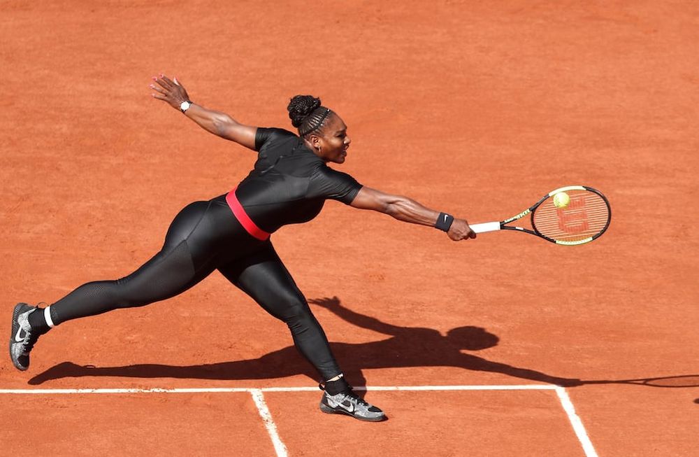 El llamativo e impactante look de Serena Williams en su vuelta a Roland Garros