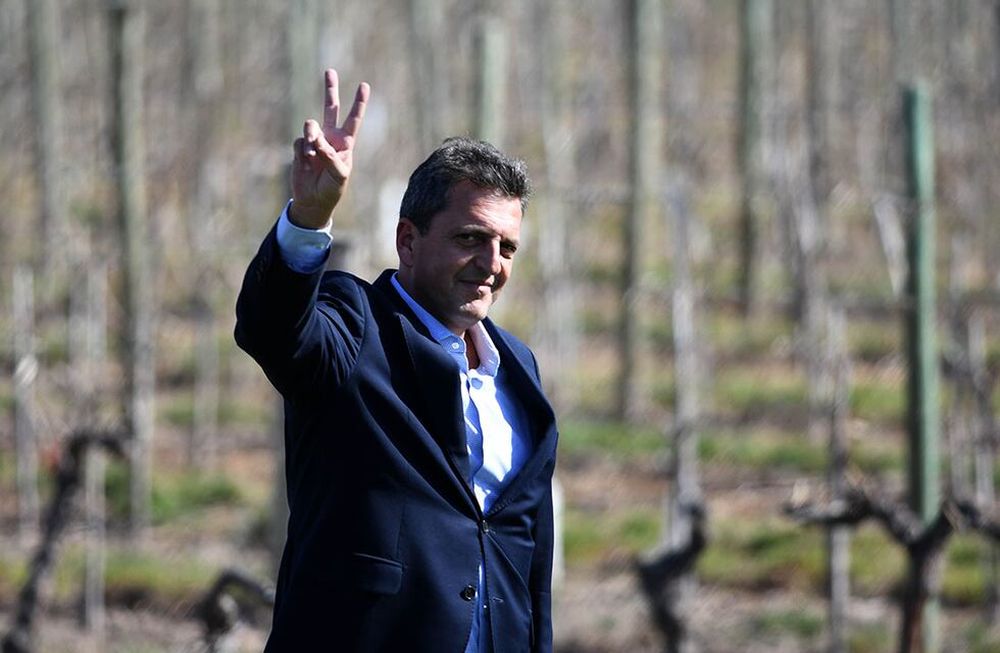 Sergio Massa candidato a diputado nacional.El candidato a Presidente por el partido Todos Alberto Fernández se reunió con gobernadores de varias provincias y la candidata a gobernadoa de Mendoza Anabel Fernández Sagasti en la bodega Ruca Malén.