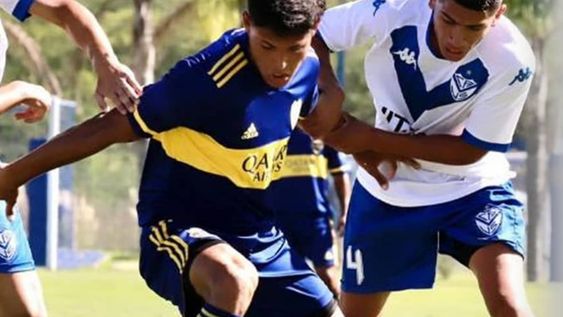 Lucas Palma, el mendocino de 18 años que debutó en reserva de Boca en febrero y el sábado pasado fue parte del plantel profesional. Su humilde familia compró un televisor para verlo en su debut y esperan que pueda sumar minutos contra San Lorenzo este martes. Foto: Instagram @mmsoccerok .