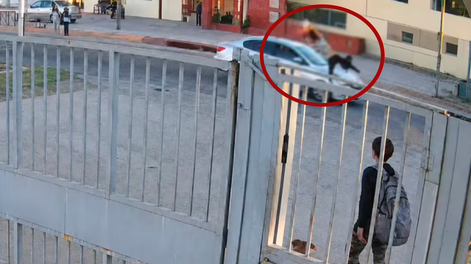 Una menor fue embestida al cruzar una avenida y permanece en estado crítico.