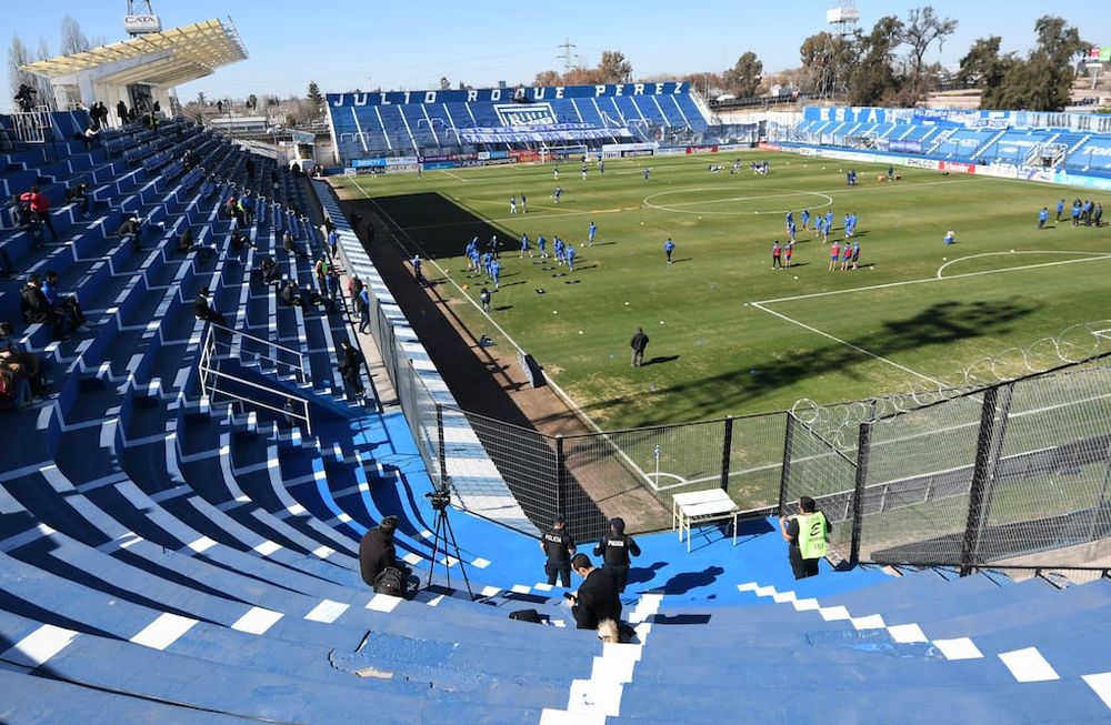 PARA LA OCASIÓN. Como aquel miércoles 22 de enero de 2003, la Bodega albergará un Godoy Cruz - River. Aunque esta vez será por los porotos y con el Expreso en Primera. / José Gutiérrez.