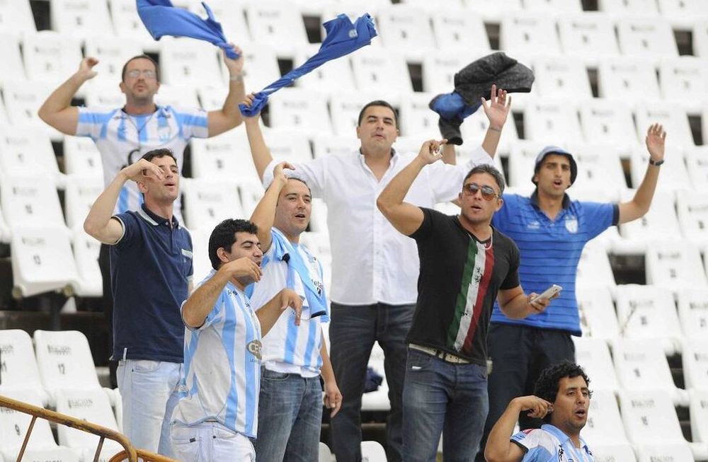 Pese a la prohibición, hinchas del Globo y el Decano presenciaron el desempate