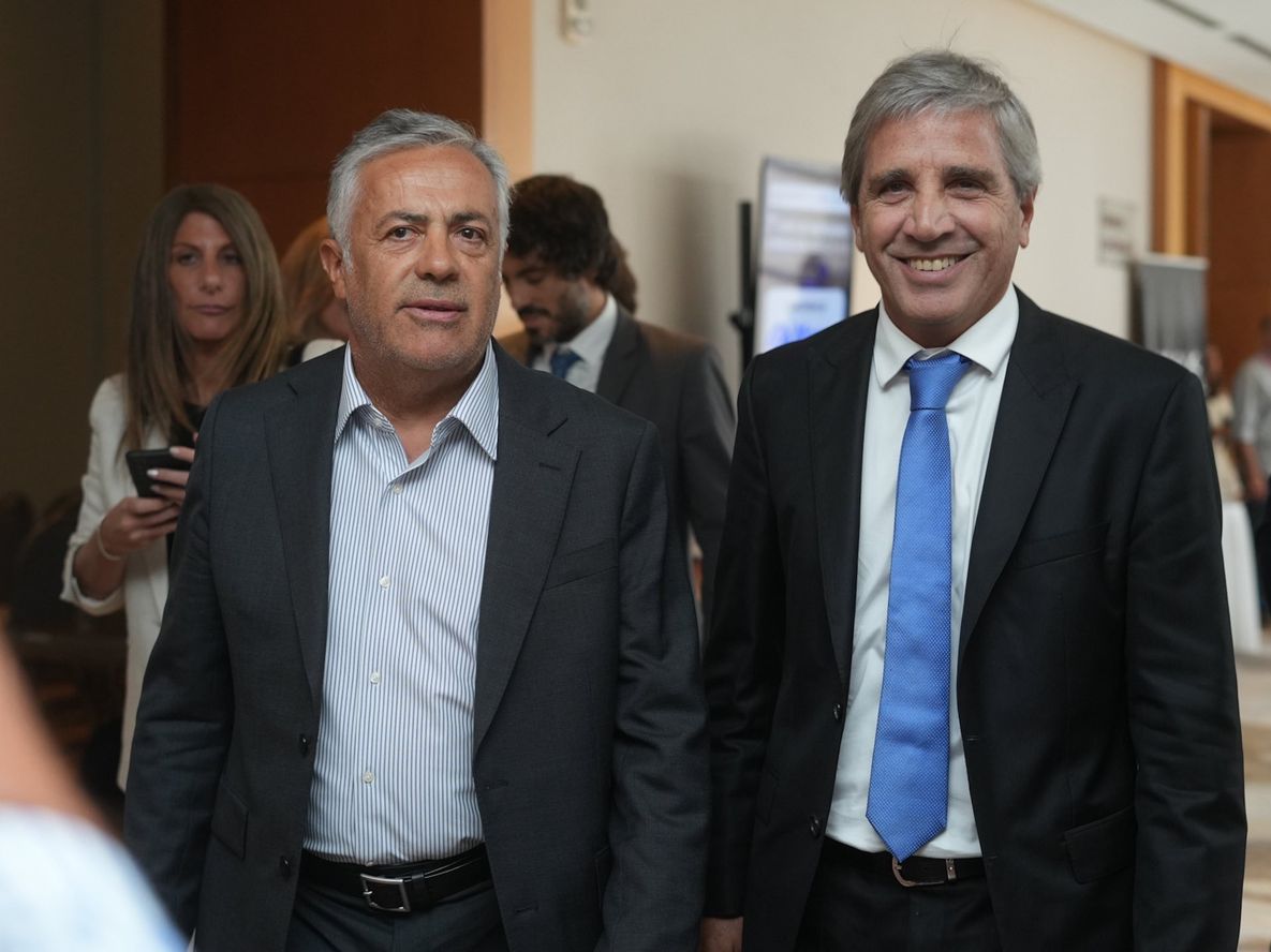 El gobernador, Alfredo Cornejo junto con el ministro de Economía de la Nación, Luis Caputo.&nbsp;