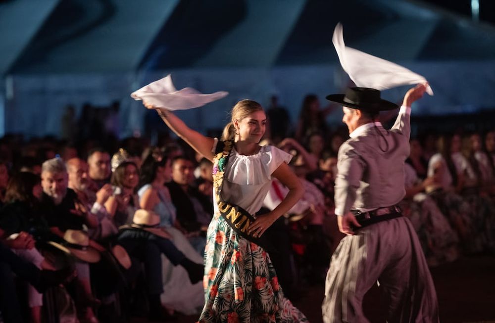 La lista de los artistas seleccionados que participarán del Paseo Federal y Bendición de los frutos 2025 Foto: Ignacio Blanco / Los Andes