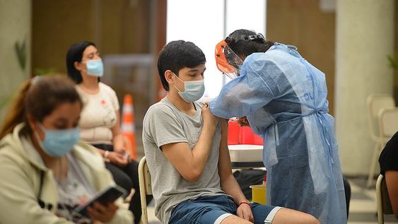 Mendoza comenzará a vacunar contra el Covid a adolescentes entre 12 y 17 años: cómo inscribirse