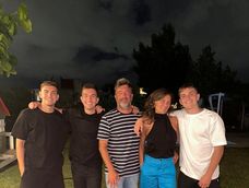 Marcelo Perruzzi, su esposa Inés y sus hijos, Juan Cruz, Francisco e Ignacio. Amor al fútbol. Marcelo Perruzzi, su esposa Inés y sus hijos, Juan Cruz, Francisco e Ignacio. Amor al fútbol.
