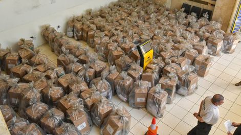 Las urnas de las elecciones 2025 son distribuidas por el Correo Argentino. Foto: Daniel Caballero