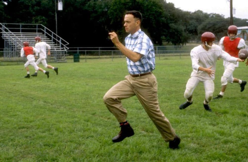 ¡Corre, Forrest!... ¡Corre!. Tom Hanks en una de sus actuaciones más brillantes, Forrest Gump (1994). El actor estuvo a punto de no ser el elegido y, de hecho, fue la cuarta opción del director.