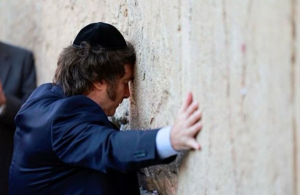 Milei en el Muro de los Lamentos (X / Manuel Adorni)