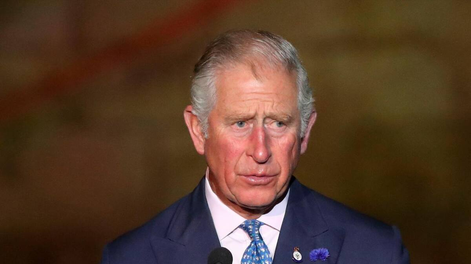El rey Carlos III postergó la visita al Papa Francisco que estaba planeada para dentro de algunas semanas.&nbsp;