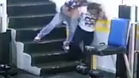 Video: fisicoculturista golpea salvajemente a su ex novia porque no quería volver con él