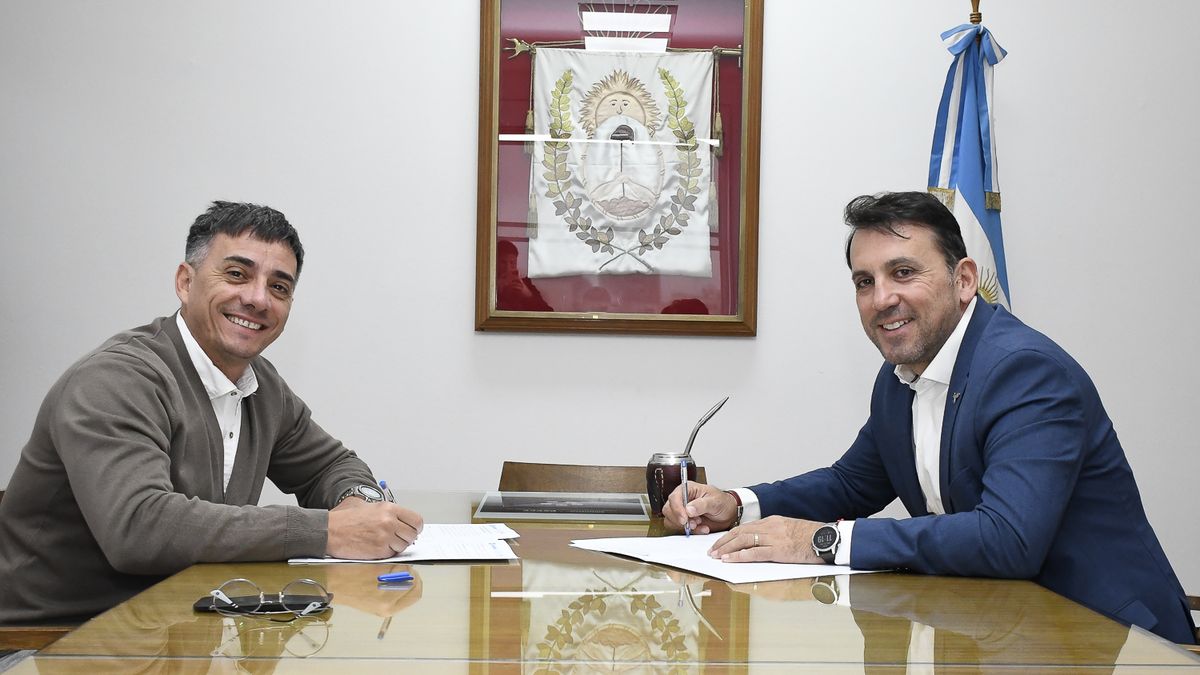 Guaymallén recibe equipamiento tecnológico de la DGE para recuperarse del incendio en el edificio municipal