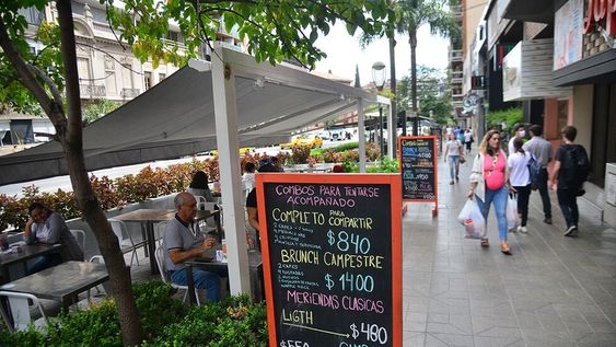 Cordoba el 17 de March de 2022 resto restaurantes bar bares gastronomia del centro de la ciudad precios costo inflacion economia Foto: Pedro Castillo