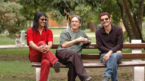 Enanitos Verdes con la misma formación que en 1994 grabó&nbsp;Big bang,&nbsp;disco que incluyó la versión de&nbsp;Lamento boliviano:&nbsp;Felipe Staiti (guitarras y coros), Mariano Cantero (voz y bajo), Daniel Piccolo (batería).