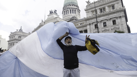 Manifestación de jubilados frente al Congreso de la Nación. Foto: NA
