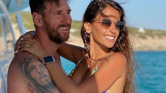 La rosarina mostró sus curvas bajo el sol. La rosarina mostró sus curvas bajo el sol.