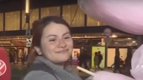 La joven de 23 años nunca mencionó su nombre, pero trató de vagas a las personas que reciben planes sociales y discriminó a una vecina inmigrante de Bolivia.