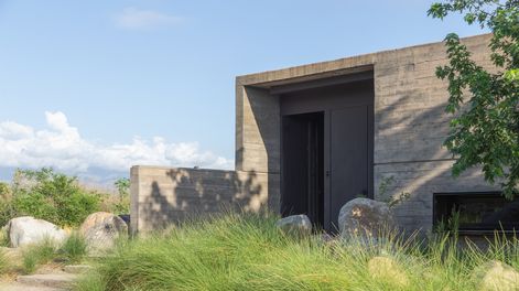 la increible tiny house que emerge del paisaje