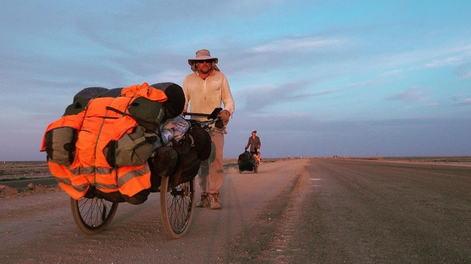 El verdadero motor detrás de esta travesía no fue buscar un récord de velocidad, sino sostener un compromiso absoluto de desplazamiento humano contiguo.