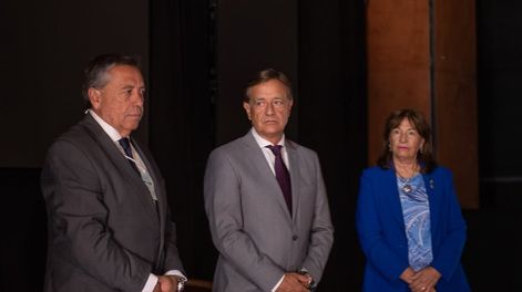 Los Andes | El gobernador Rodolfo Suárez junto al superintendente de Irrigación, Sergio Marinelli, y la rectora de la UNCuyo, Esther Sánchez. Foto: Prensa Gobierno